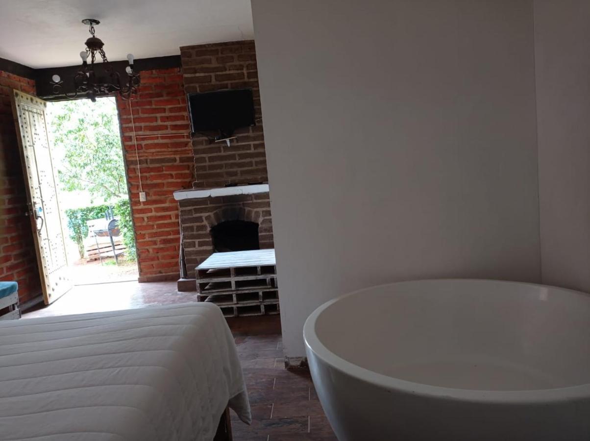 Hotel Cabanas Azul Tequilana Arandas Buitenkant foto